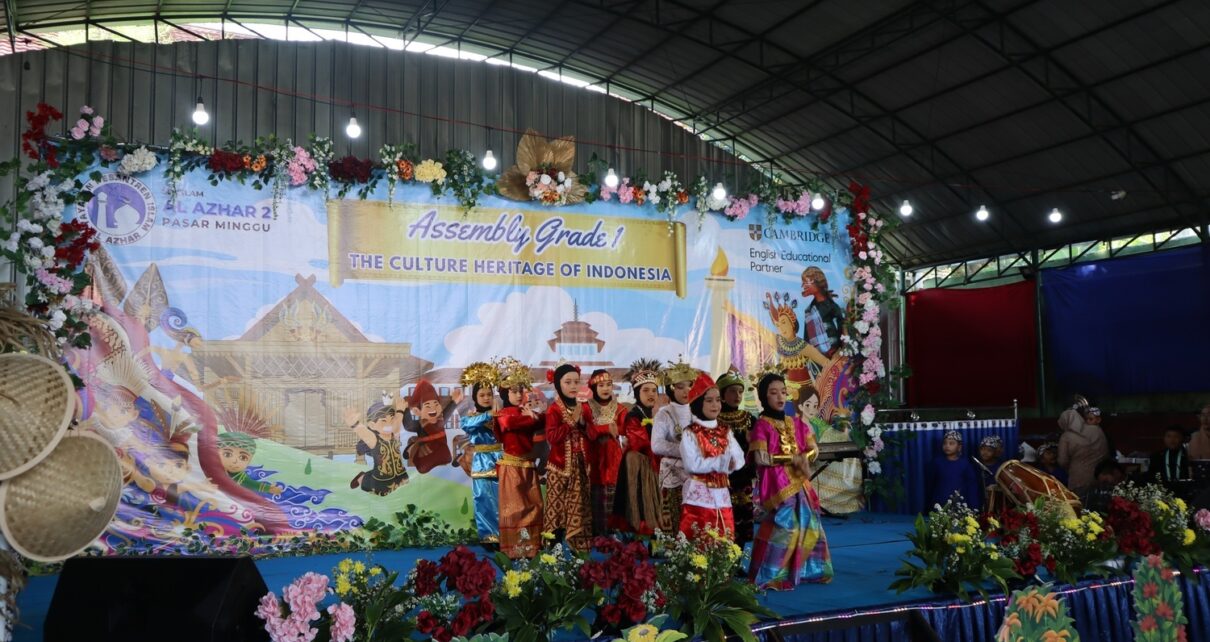 Kegiatan Asemmbly dengan tema “TheCulture Heritage of Indonesia”
