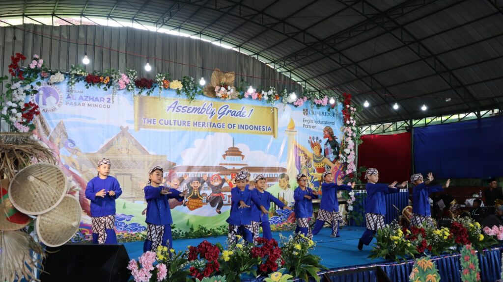 Kegiatan Asemmbly dengan tema “TheCulture Heritage of Indonesia”