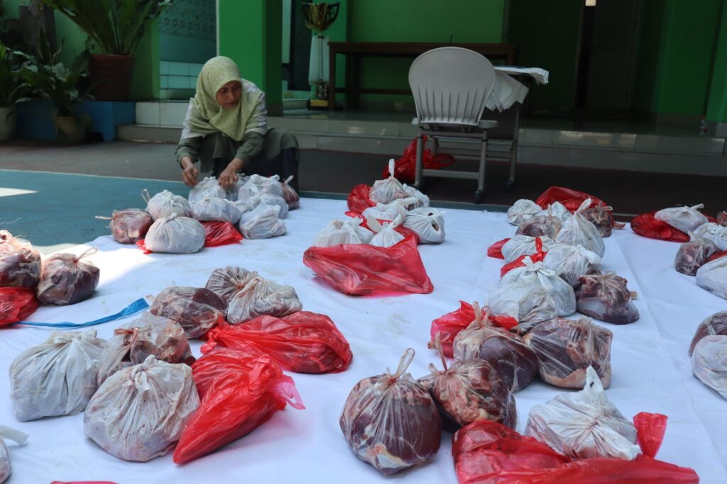 Pemotongan Hewan Kurban Di SDIA 2 Jakarta