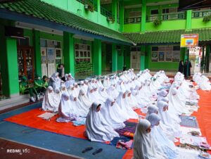 Kegiatan rutin Sholat Dhuha berjamaah di SD Islam Al Azhar 2 Pasar Minggu