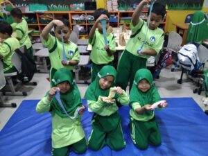 Fun Experiment Making Slime, Belajar Sains Jadi Seru!