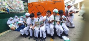 Perpustakaan Bus Hadir di ALPAS, Semarak Bulan Bahasa